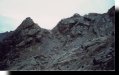 La piccola vetta del Bec Espich (mt.2355),
sopra le bancate di roccia lisciata dai ghiacciai
(38914 bytes)