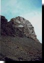 Il conoide di sfasciumi sotto la breccia
della cresta ovest del Mont Avic
(28087 bytes)
