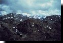 Panorama dalla vetta del Mont Avic
verso il Lac Gelé, il Mont Iverta
il Mont Glacier, la Tersiva e, sullo
sfondo, il gruppo del Gran Paradiso
(28917 bytes)